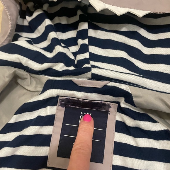 Gap 2years shark rain coat in perfect condition-like new - Picture 17 of 17
